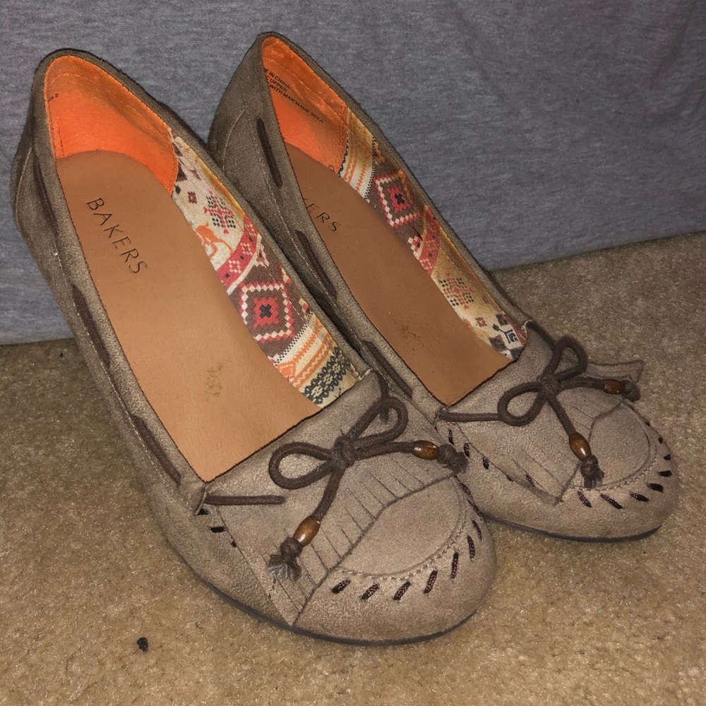 Bakers Moccasin Style Heels Size 9